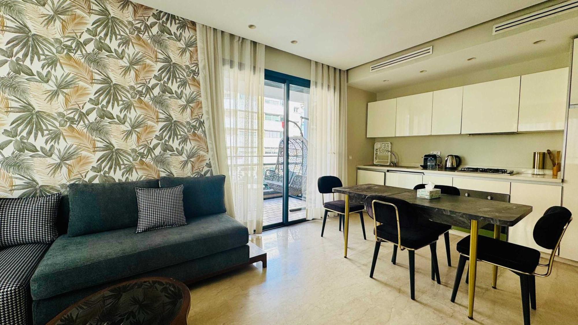 Center With Terrace *